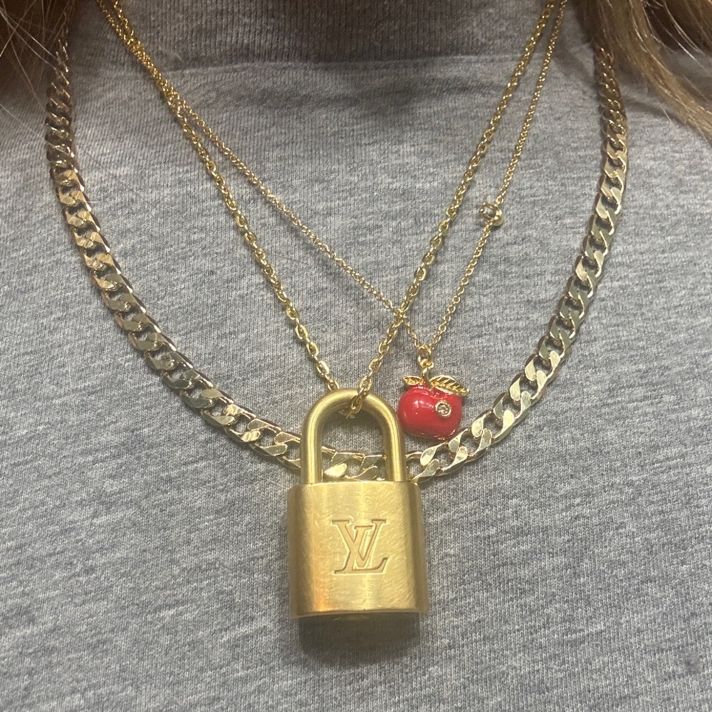 Goldstone LV Padlock w/ plated gold chain